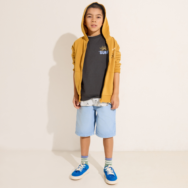 سويت شيرت أصفر كاري للأولاد بغطاء للرأس بنقشة من الأمام والظهر